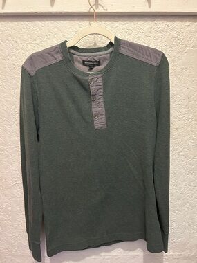 Banana Republic Olive Green Long-Sleeve Henley with Gray Accents
